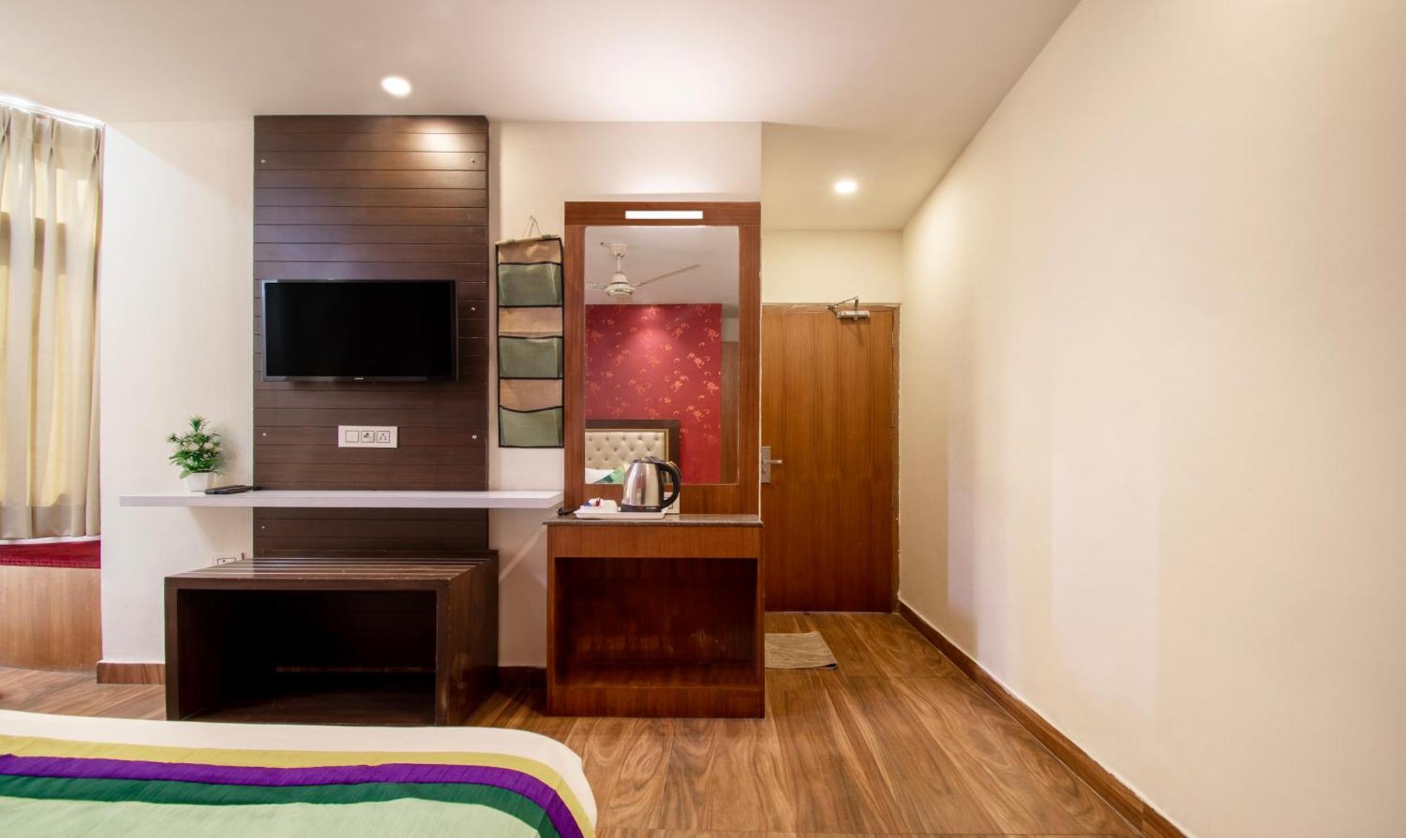 Ambika Residency, Near Hidimba Devi Temple Hotel มะนาลี ภายนอก รูปภาพ