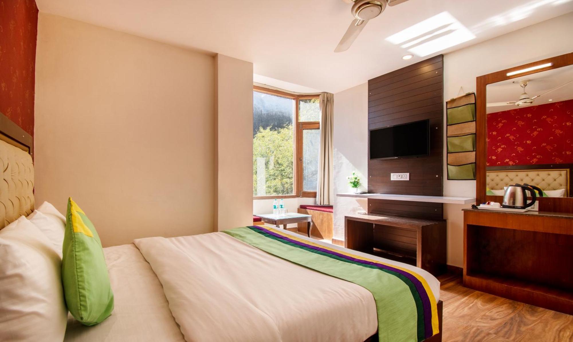 Ambika Residency, Near Hidimba Devi Temple Hotel มะนาลี ภายนอก รูปภาพ