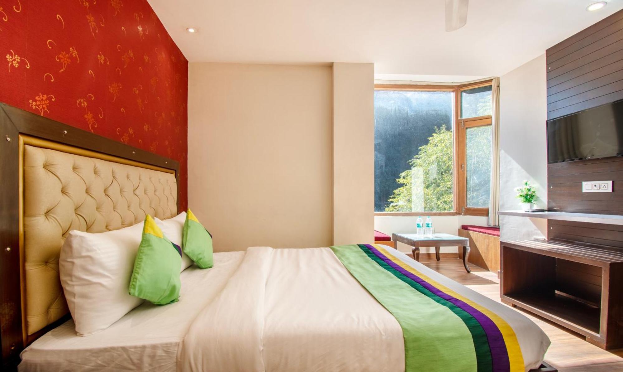 Ambika Residency, Near Hidimba Devi Temple Hotel มะนาลี ภายนอก รูปภาพ