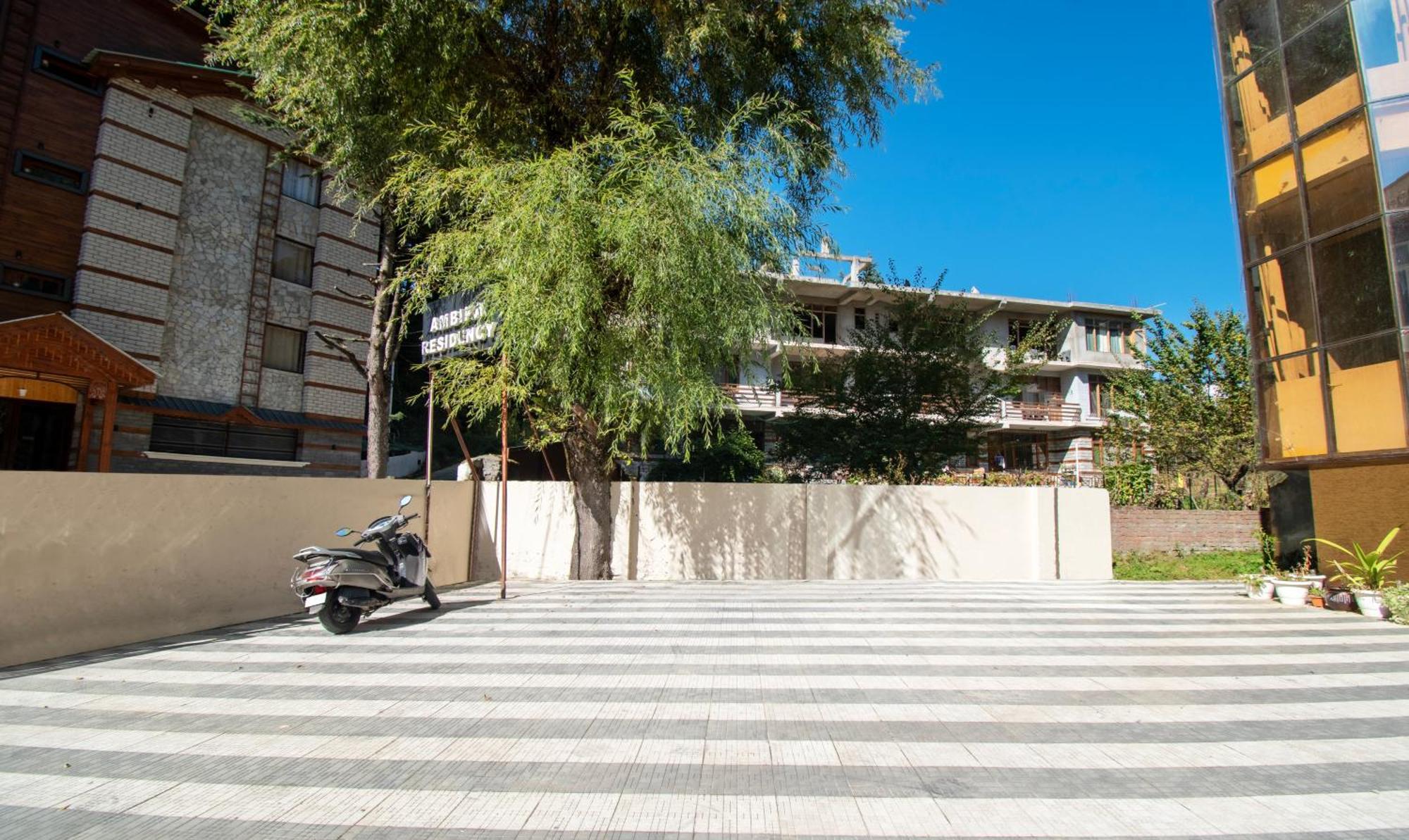 Ambika Residency, Near Hidimba Devi Temple Hotel มะนาลี ภายนอก รูปภาพ